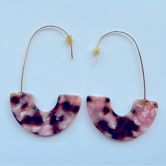 NWOT Pink “Tortoise” Shell Half-Moon Drop Earrings - Picture 3 of 3